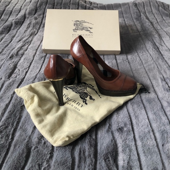 BURBERRY HEELS - Picture 5 of 6